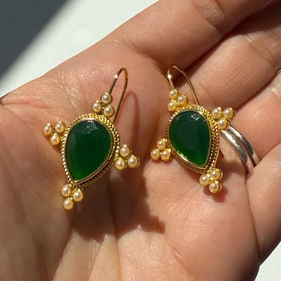 Retro Green Teardrop Earrings with Pearl Cluster Accents - Picture 3 of 8